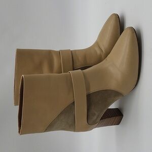 564- Chloe Ankle Boots Size 6 B Made In Italy